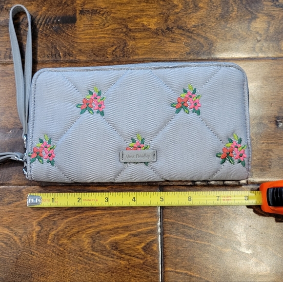 EUC Vera Bradley RFID Accordian Wristlet in Denim Gray with Pink Flowers - Picture 3 of 9